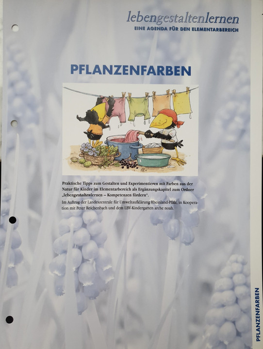 Cover des Ergänzungskapitels "Pflanzenfarben" zum blauen LBV-Ordner "lebengestaltenlernen - Kompetenzen fördern"