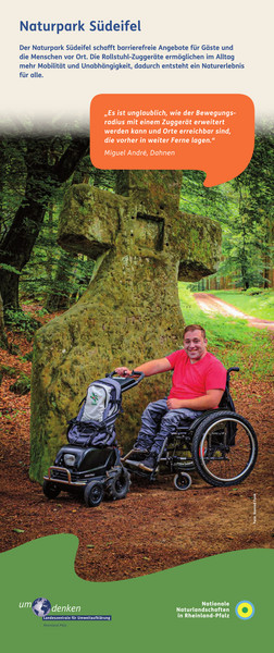 Miguel André im Rollstuhl mit Zuggerät im Naturpark Südeifel